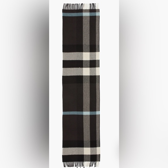 Burberry Jumbo Check Fringe Wool Scarf/Shawl - Picture 8 of 9